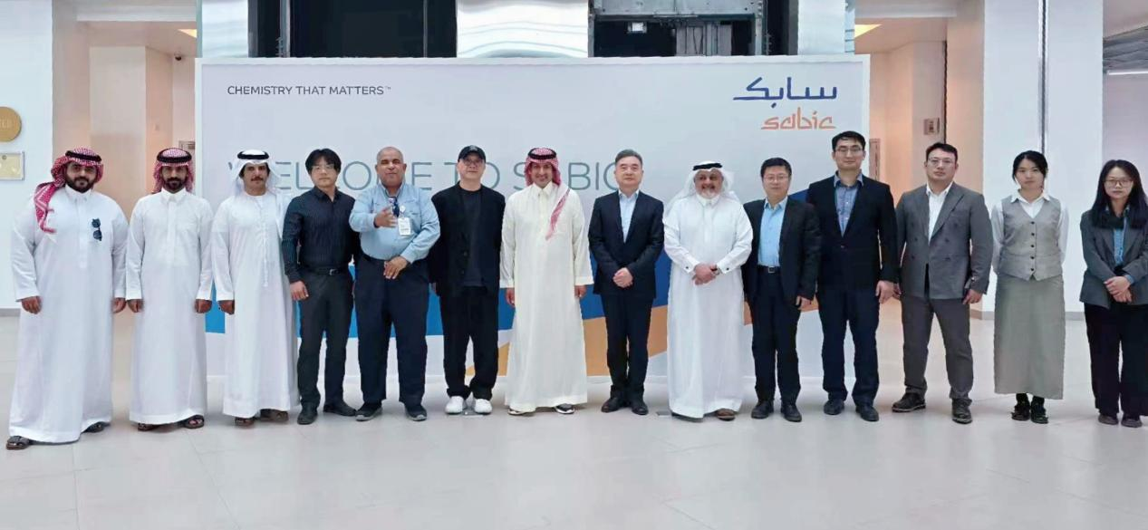 全筑中东代表与沙特基础工业公司SABIC代表团合影.png